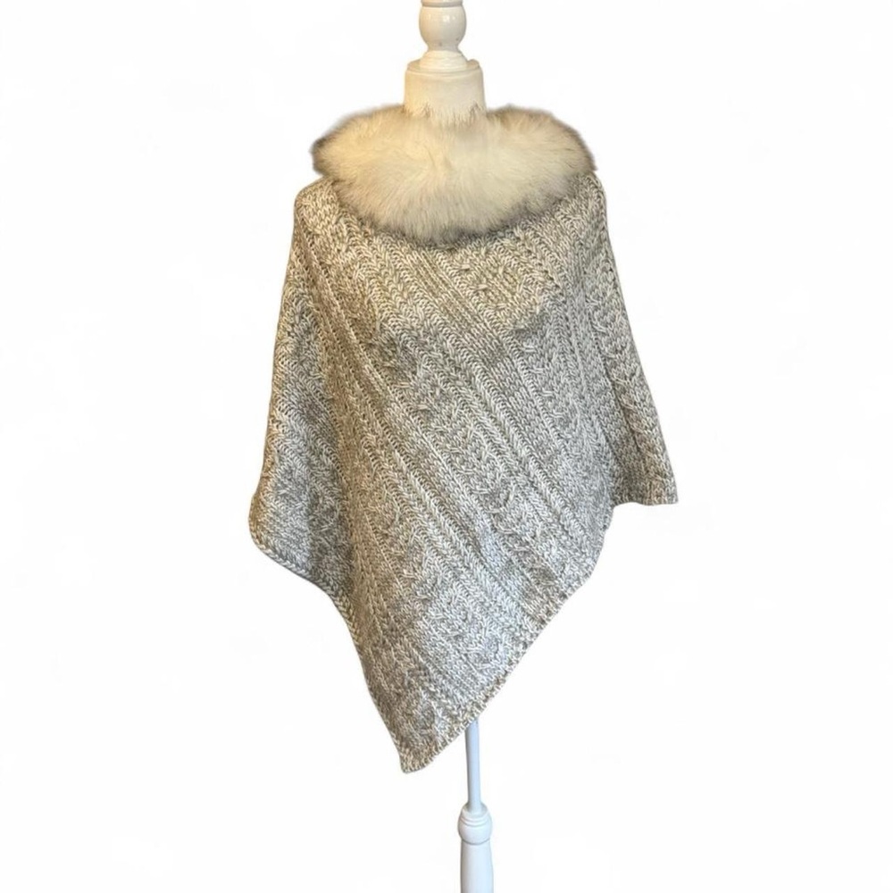 Elegant Knit Poncho with Faux Fur Collar